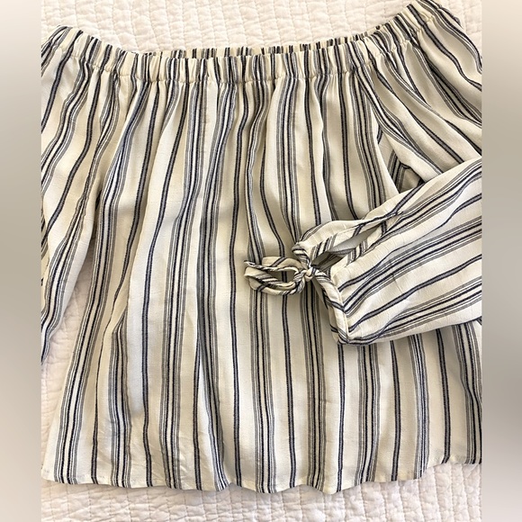 Maven West Off Shoulder Top - Picture 3 of 3